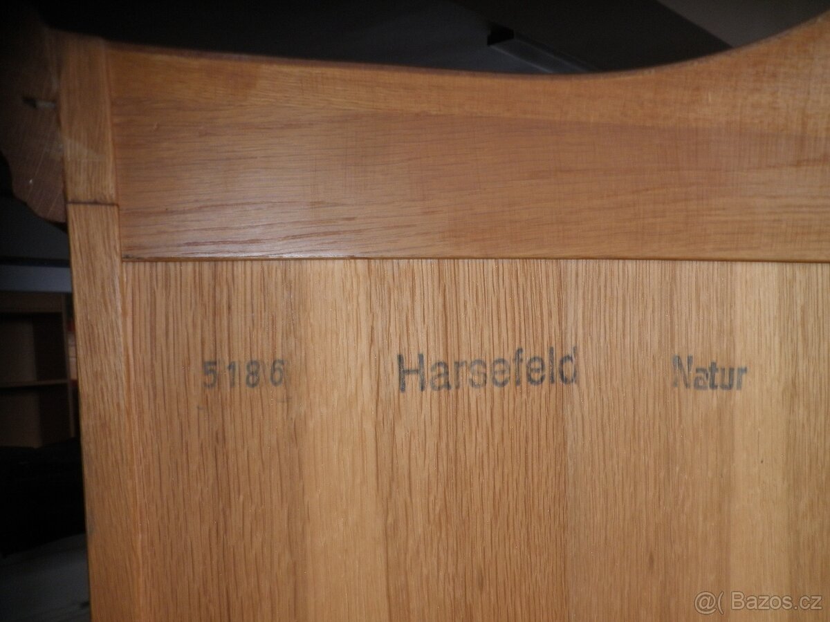 Světlá rustikální šatní skříň - 13