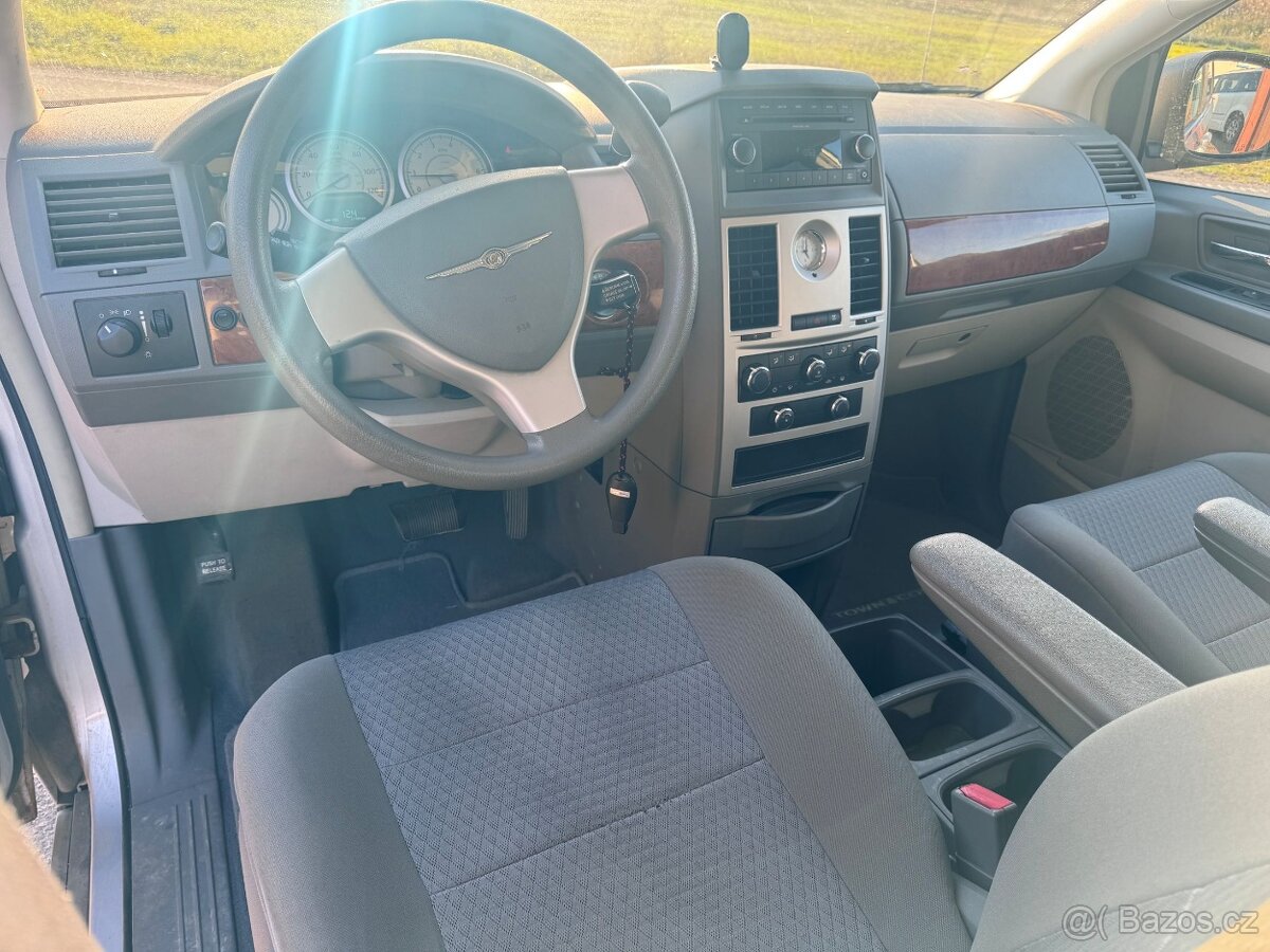 Chrysler Town Country 3,3 V6 RT 2009 DPH - 13