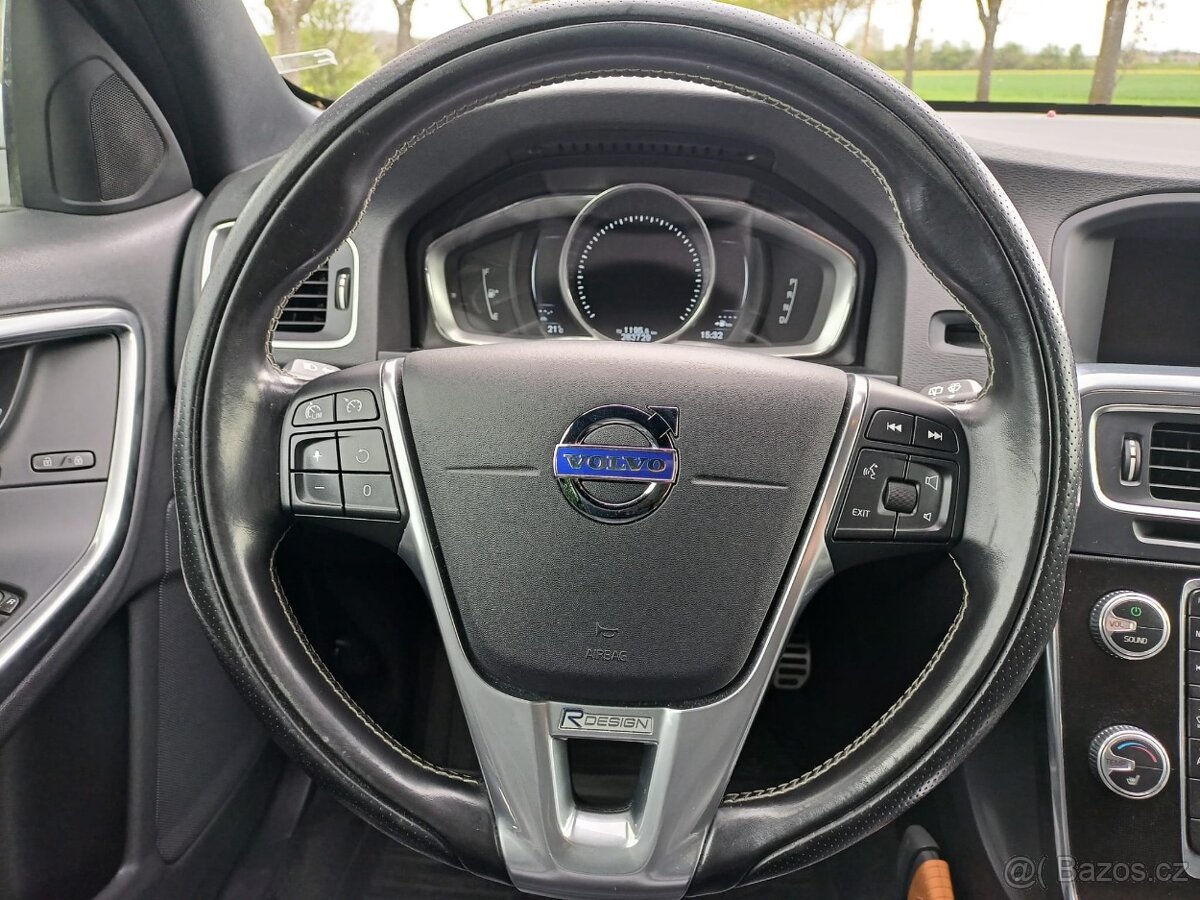 Volvo V60, 2.4 D6 162 kW AWD R-DESIGN HYBRID TWIN ENGINE - 13