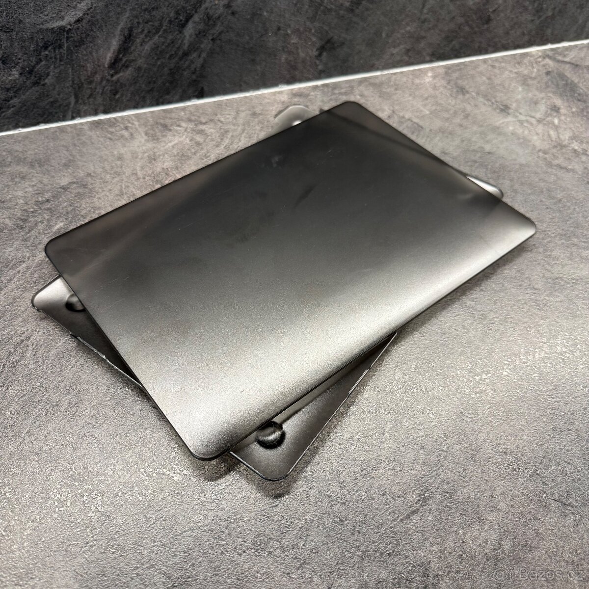 MacBook Air (8GB | M1 | 256gb | 13,3") + obaly - 13