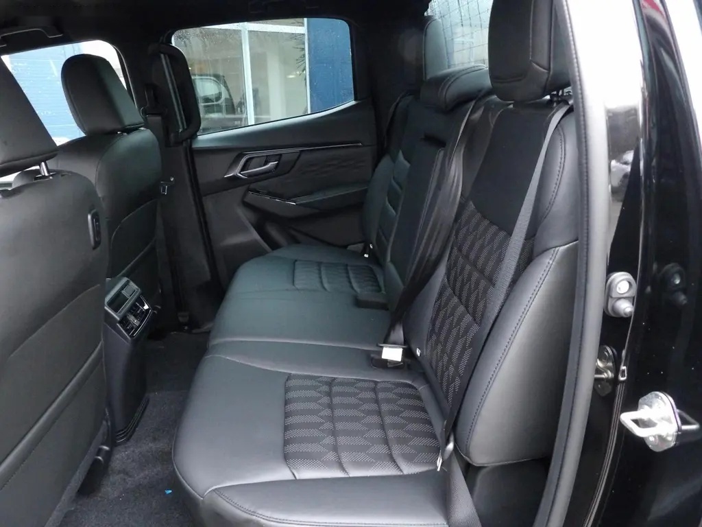 Isuzu D-Max, V-Cross Double Cab 4x4 A/T 2 - 13