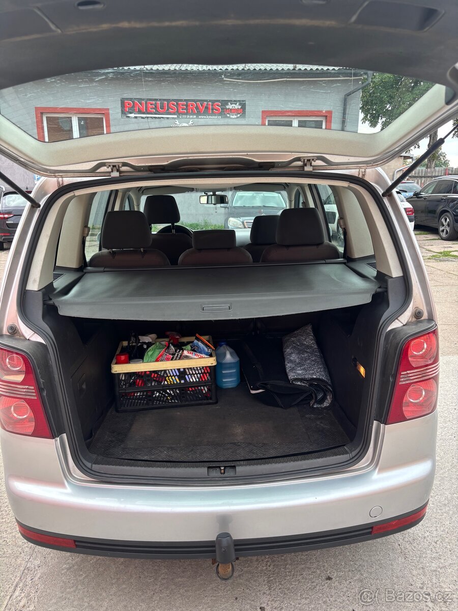 Volkswagen Touran - 13