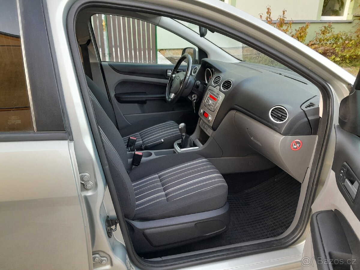 Ford Focus Combi 1.6TDCi 80kW rok 2008 naj.389tis. NOVÁ STK - 13
