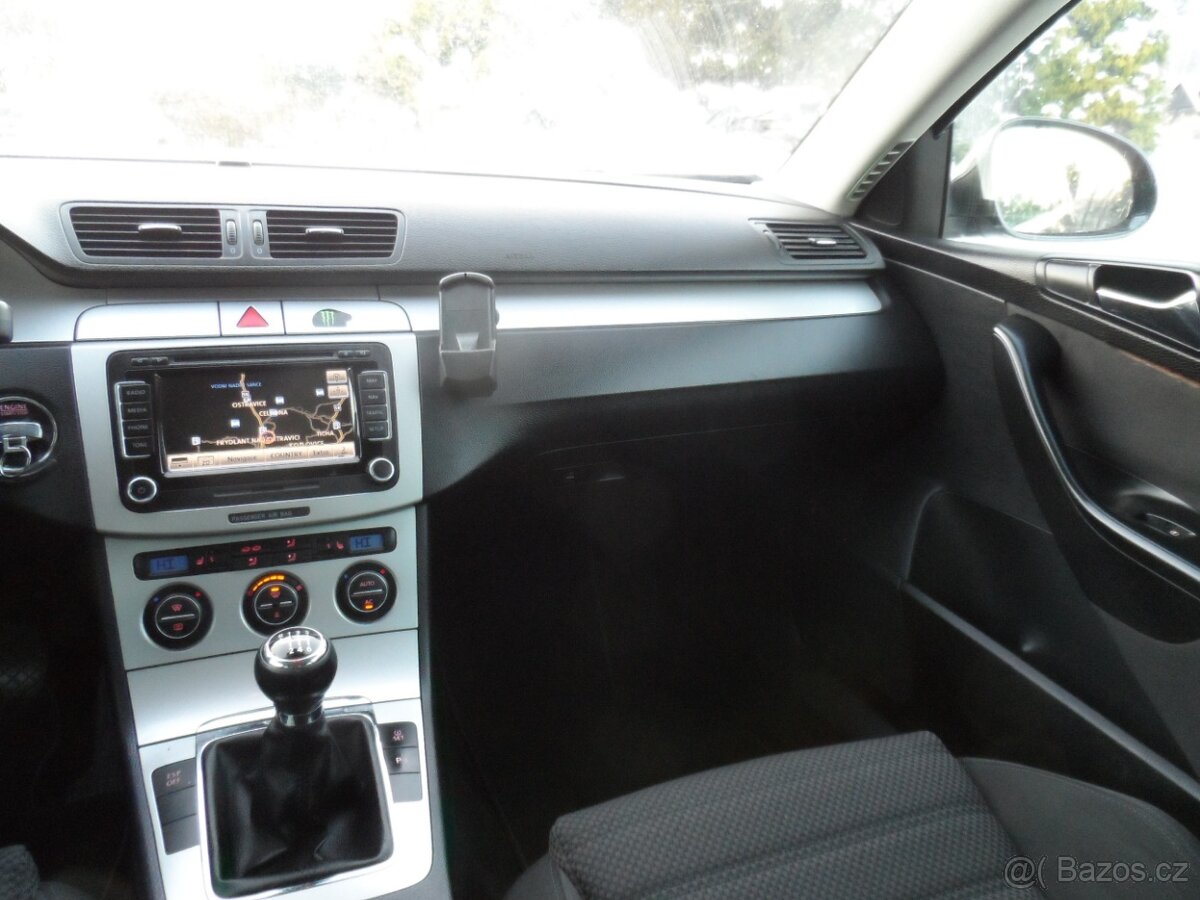 VW Passat B6 2.0 TDI 103KW Sportline,Xenon,Navi - 13