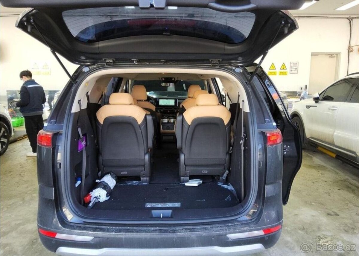 Kia Carnival 2.2-9 MÍST-VŮZ NA CESTĚ - 13