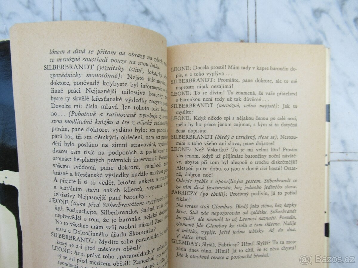 různé staré knihy - 13