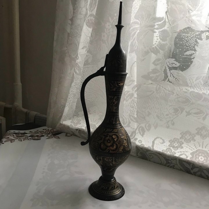 Černé tepané karafy, váza a vintage - 13