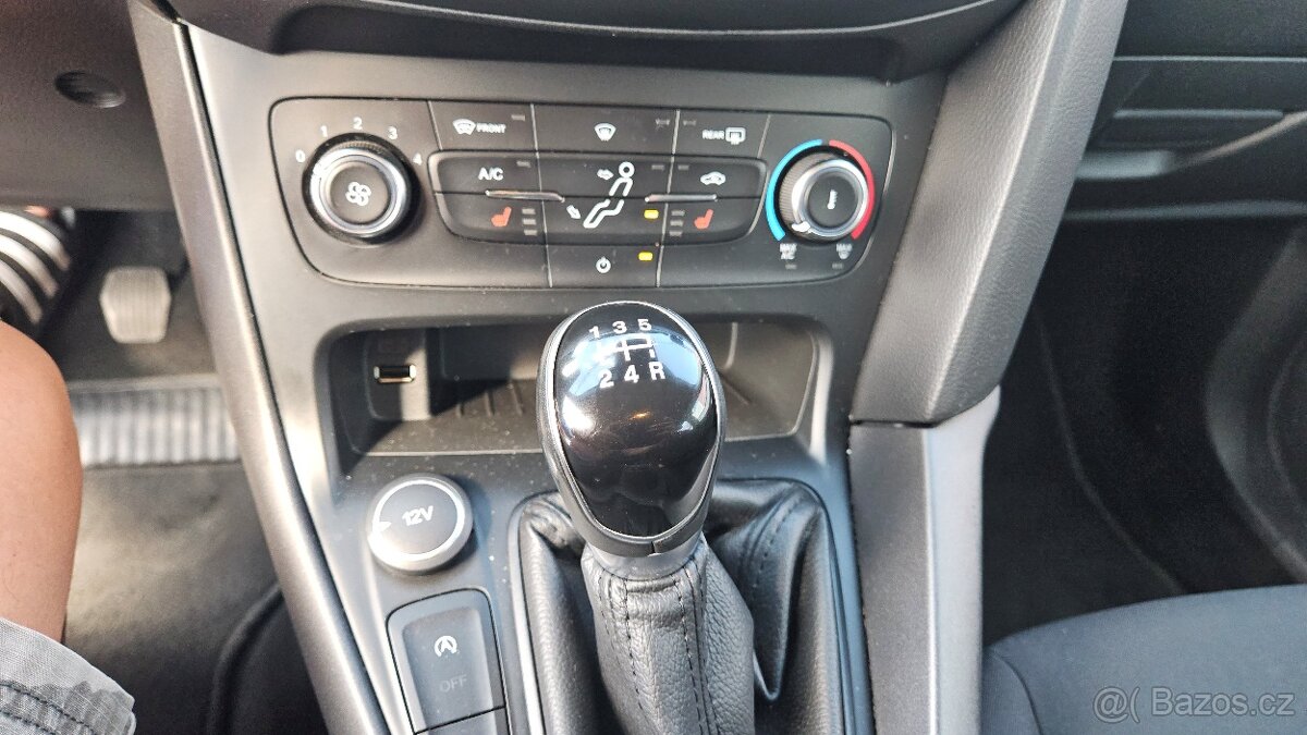 FORD FOCUS 1,0 Eco Boost 100k Trend - 13