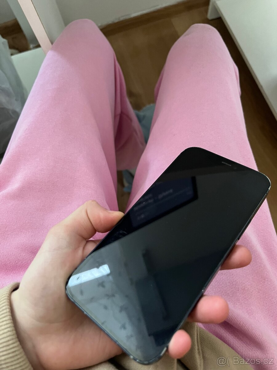 IPhone 12 Černý - 13