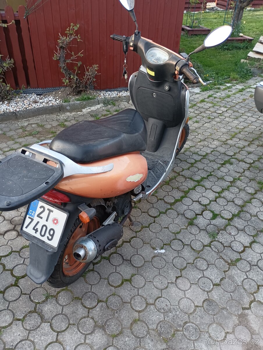 Dva skútry Yuki rally a Moto Zeta - 13