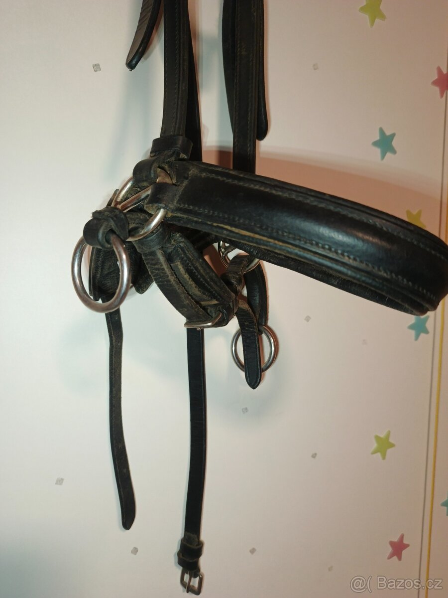 Uzdečky,helma a další věci - 13