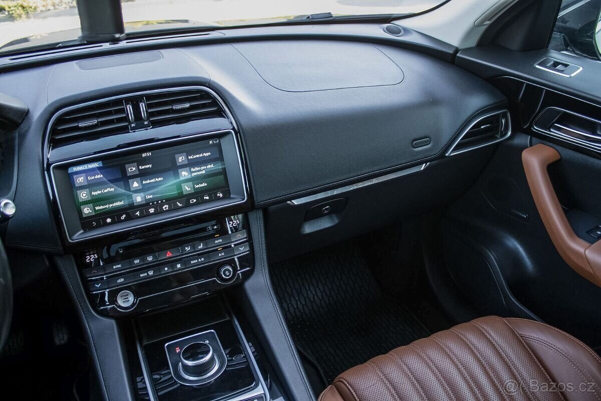 Jaguar F-Pace 30d AWD Portfolio - 13