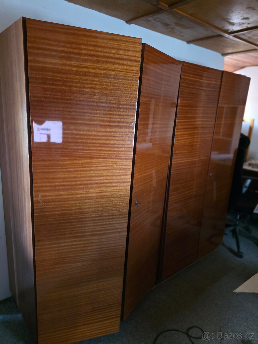 Obyčejné i luxusní skříně. - 13