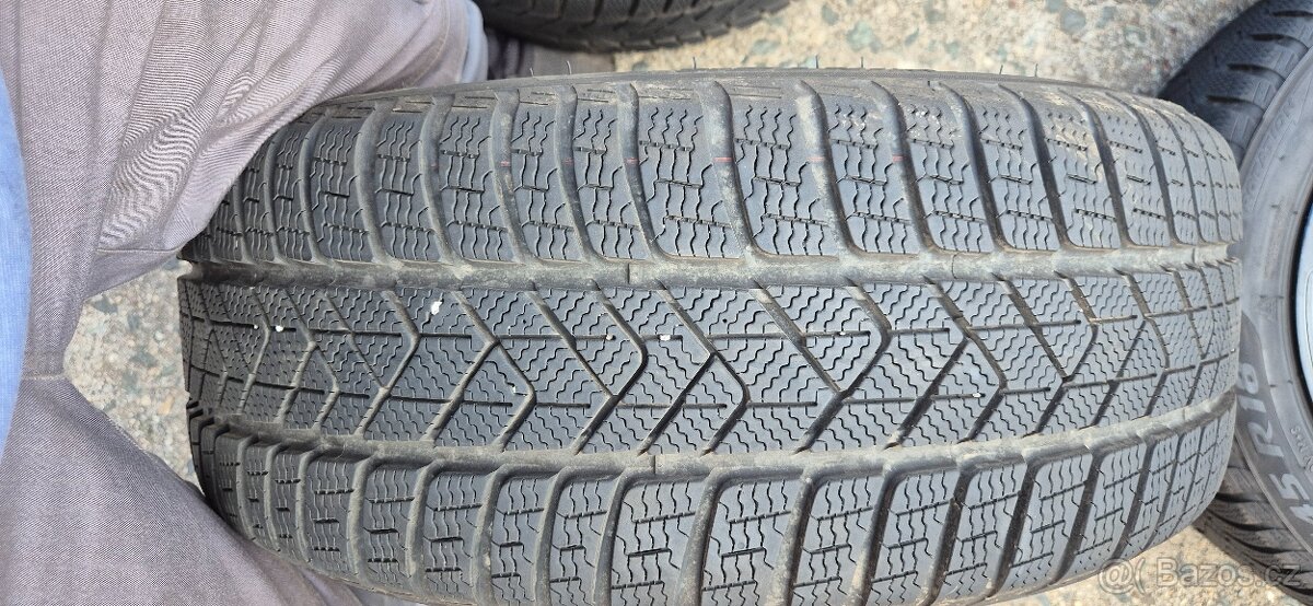 Originální Mercedes CLE AMG disky R18 + zimní Pirelli 245/45 - 13