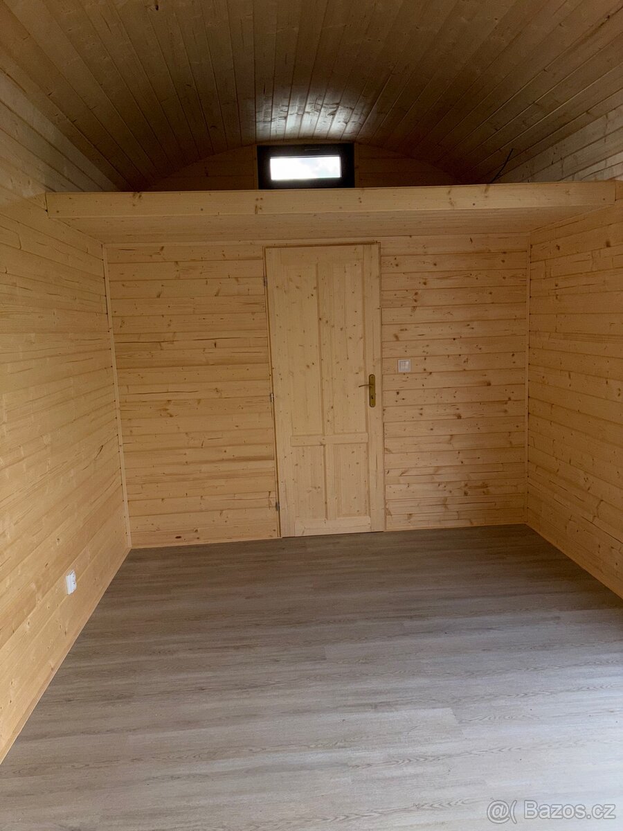Zakázková maringotka 8×3 m – připravená k bydlení či rekreac - 13