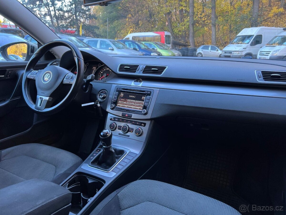 Volkswagen Passat Combi 2.0 TDI 103 kW klima serviska ČR - 13