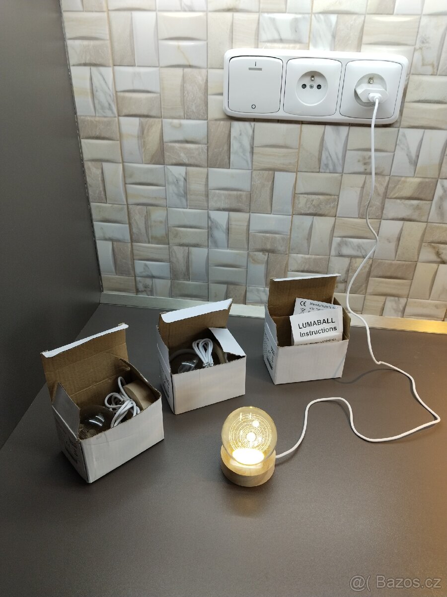 Lampička s křišťálové koule - 13