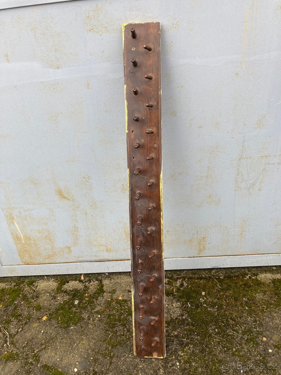 Věšák dřevěný nástěnný starožitný za 400 kč - 13