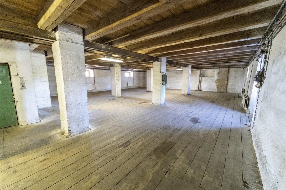 Pěčice, prodej rodinného domu 206 m2 (3 byty, sklady 2700 m2 - 13