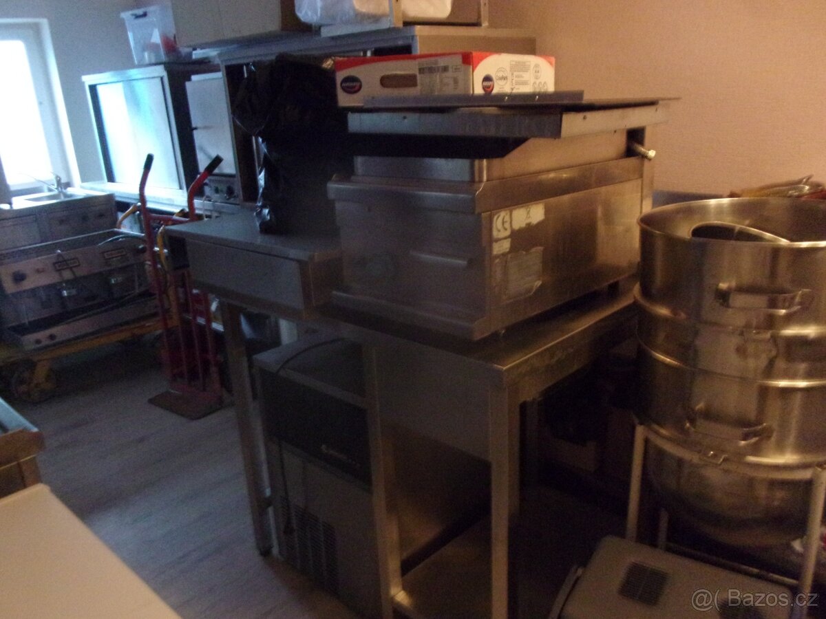 NEREZOVÁ PROFESIONÁLNÍ KUCHYNĚ - 13
