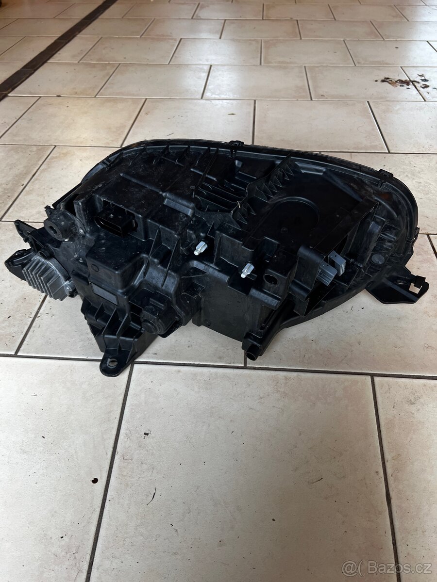 světla volvo xc90 II - 13