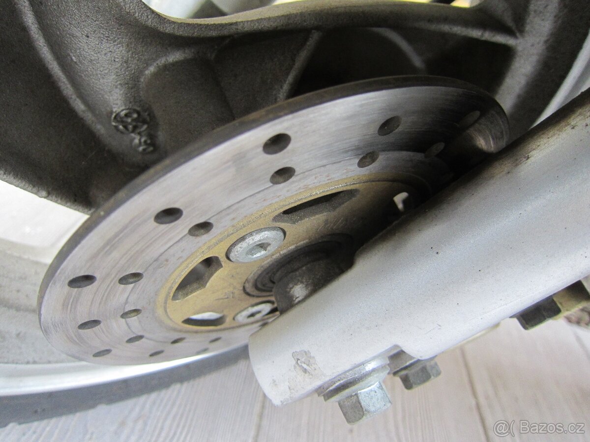 Skútr Kentoya 50 Zoom 4 takt, najeto jen 4800 km, r.v..2008 - 13