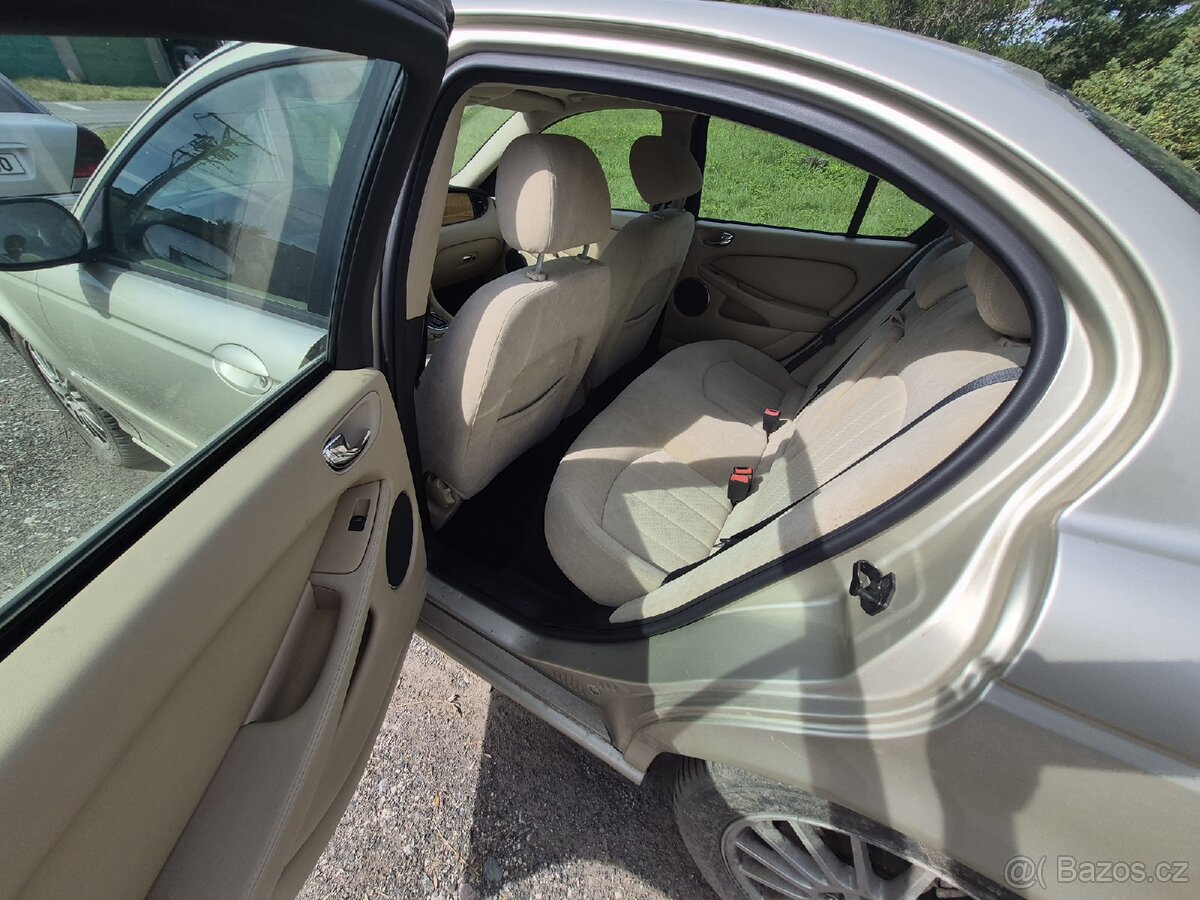 2009 jaguar x-type - 13