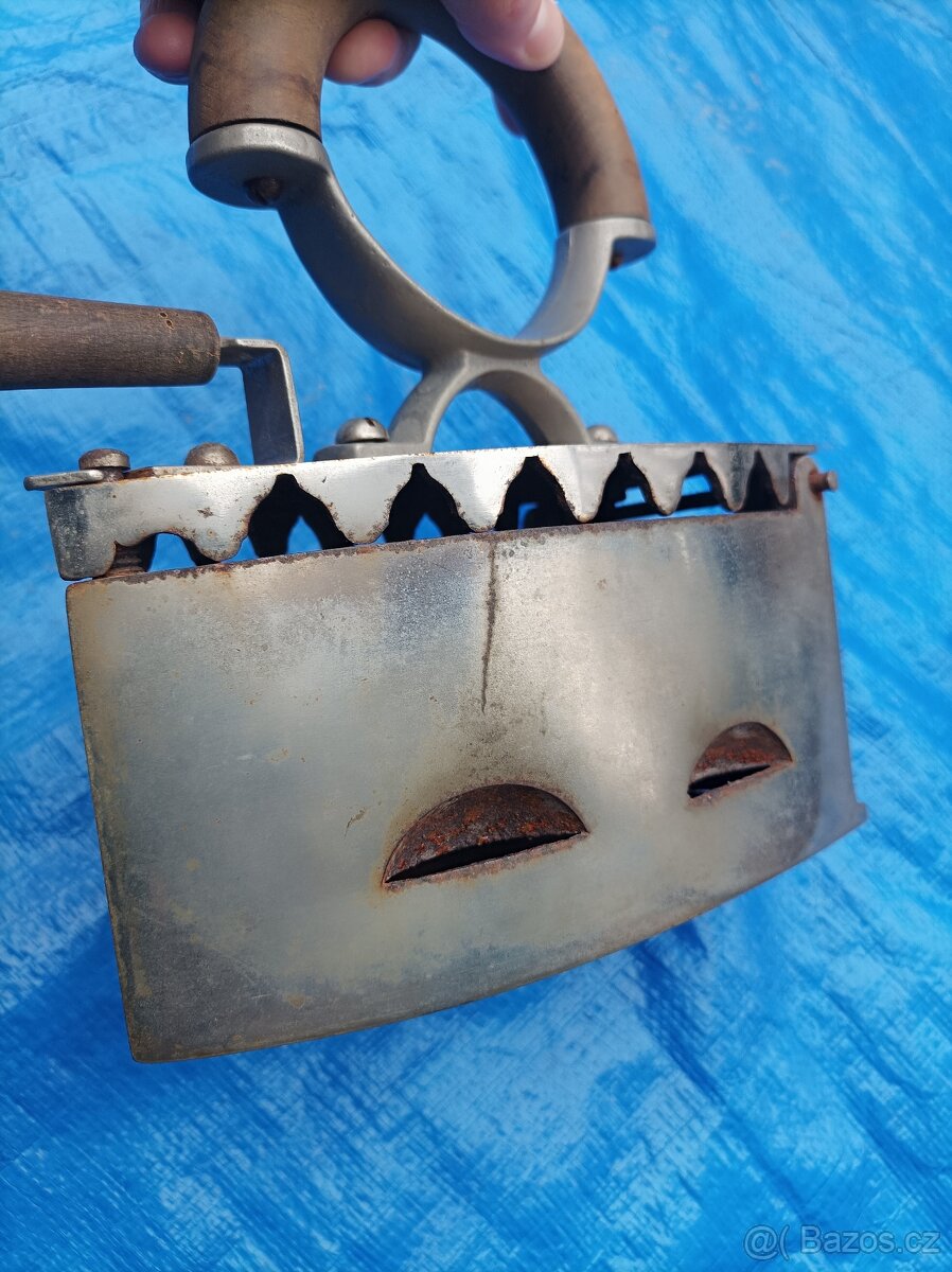 Stará žehlička, made in Czechoslovakia - 13
