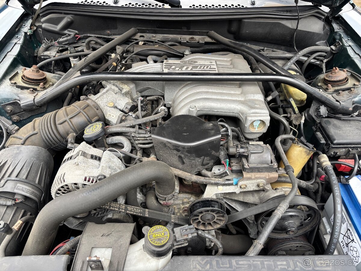 Ford Mustang GT Convertible - 13