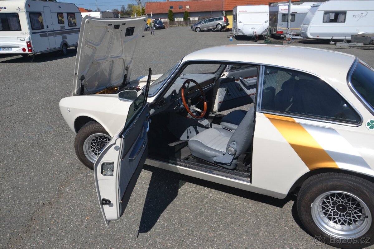 Alfa Romeo GT Junior 1600 GT coupe - 13