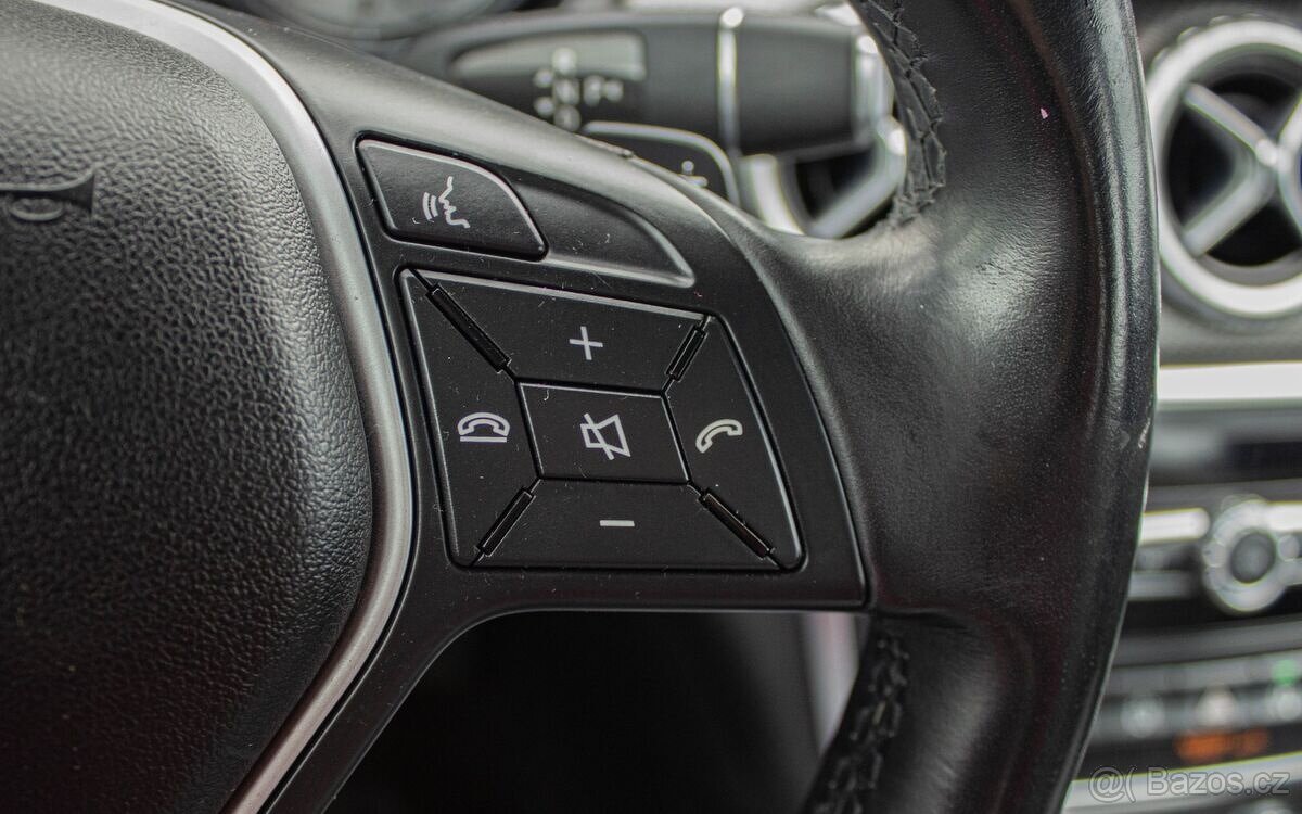 Mercedes-Benz GLA 180 d - 13