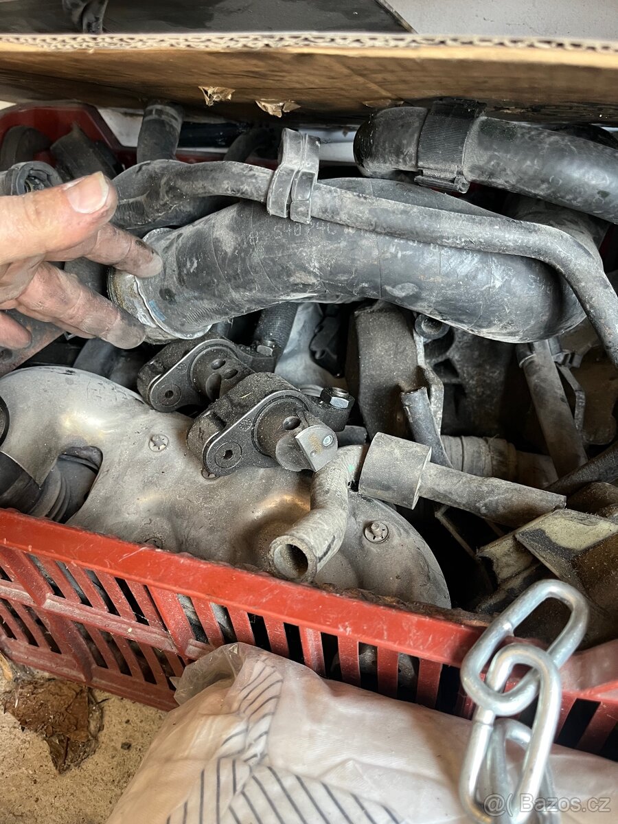 Díly motoru na T5 2.5 128 kw AXE - 13