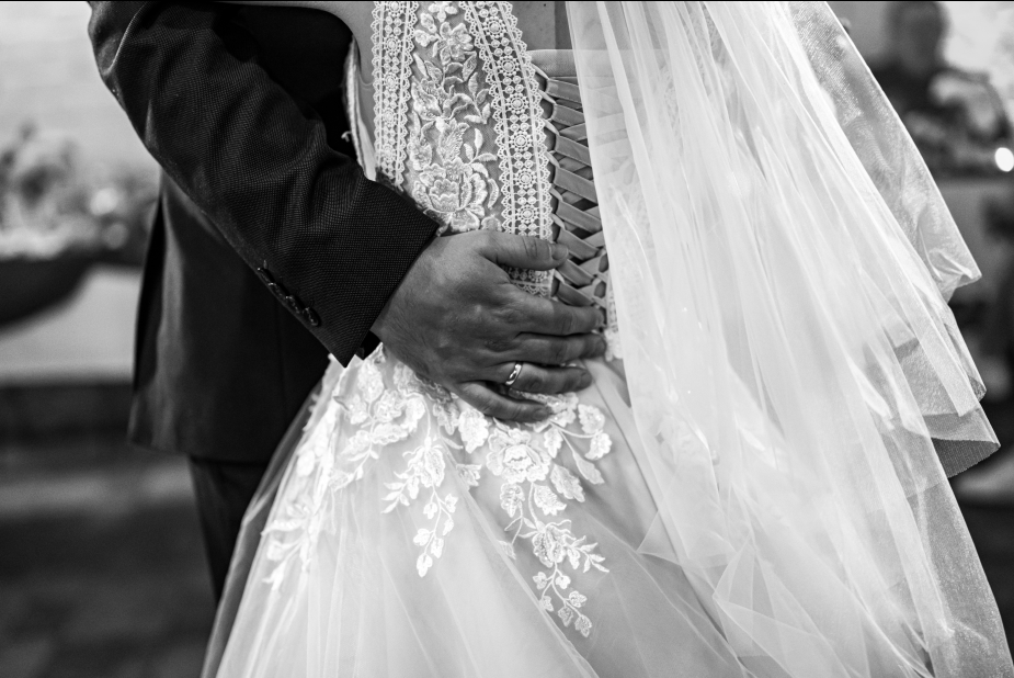 Jemné svatební šaty - 13