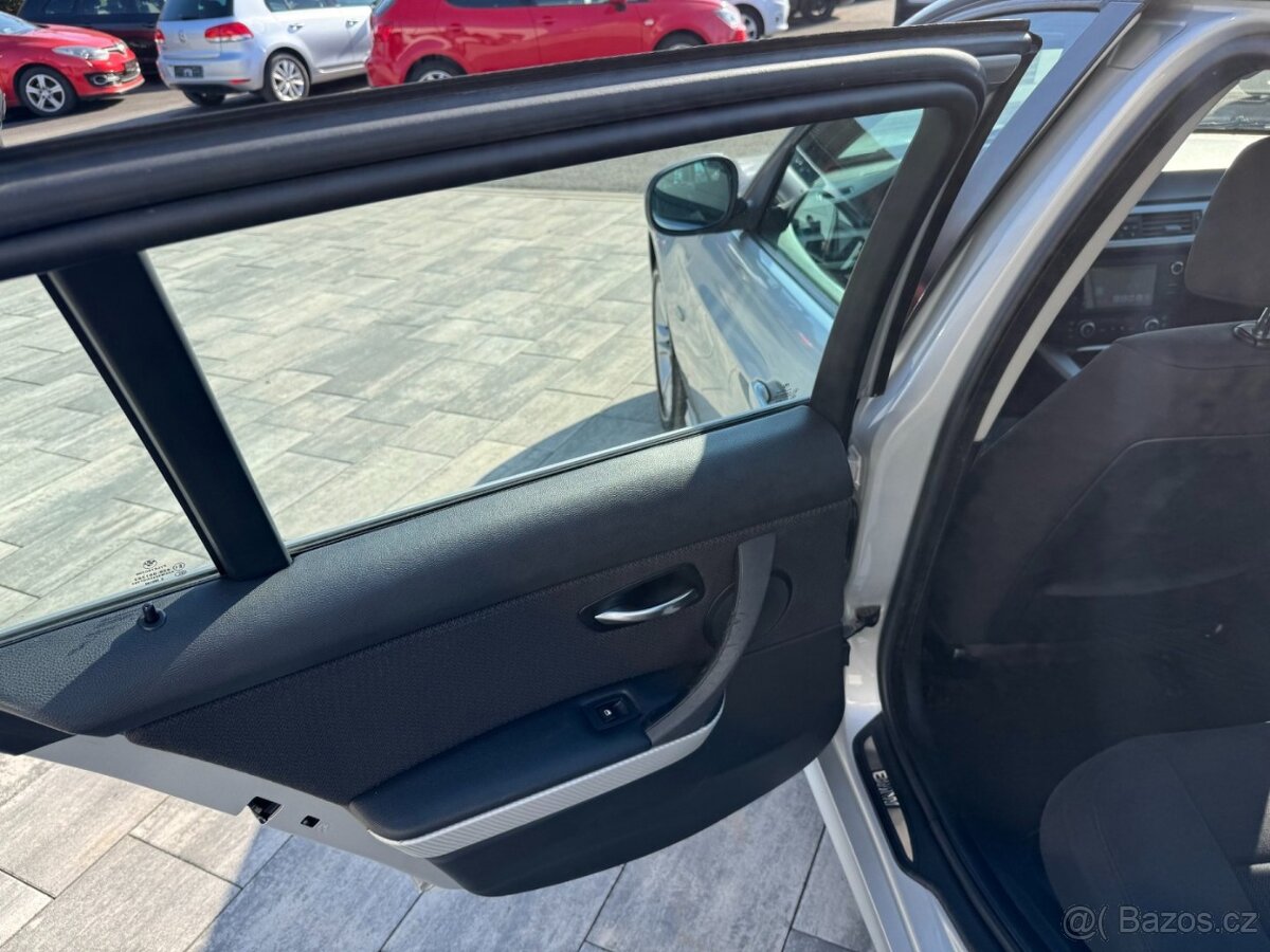 BMW Řada 3 Touring 318d - 13