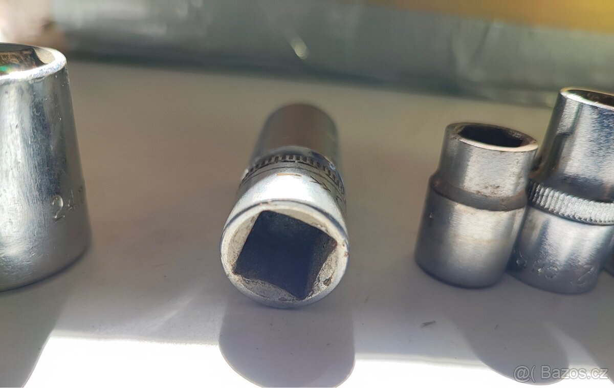 Kolovrátek Tona 1/2" + hlavice 1/2" + ráčna 3/8" - 13