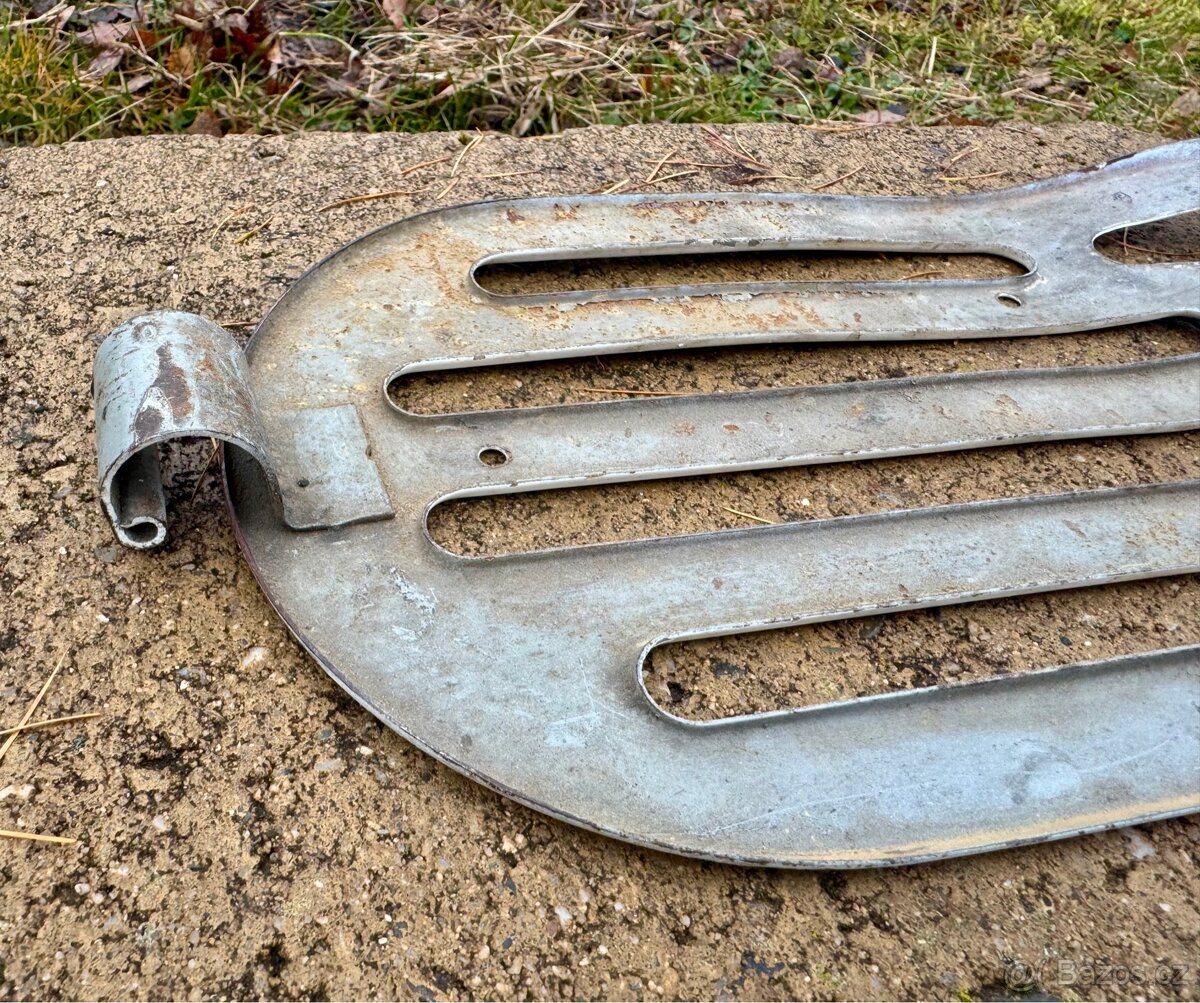 CZ 175 skútr prase riksa - boční kryty - 13