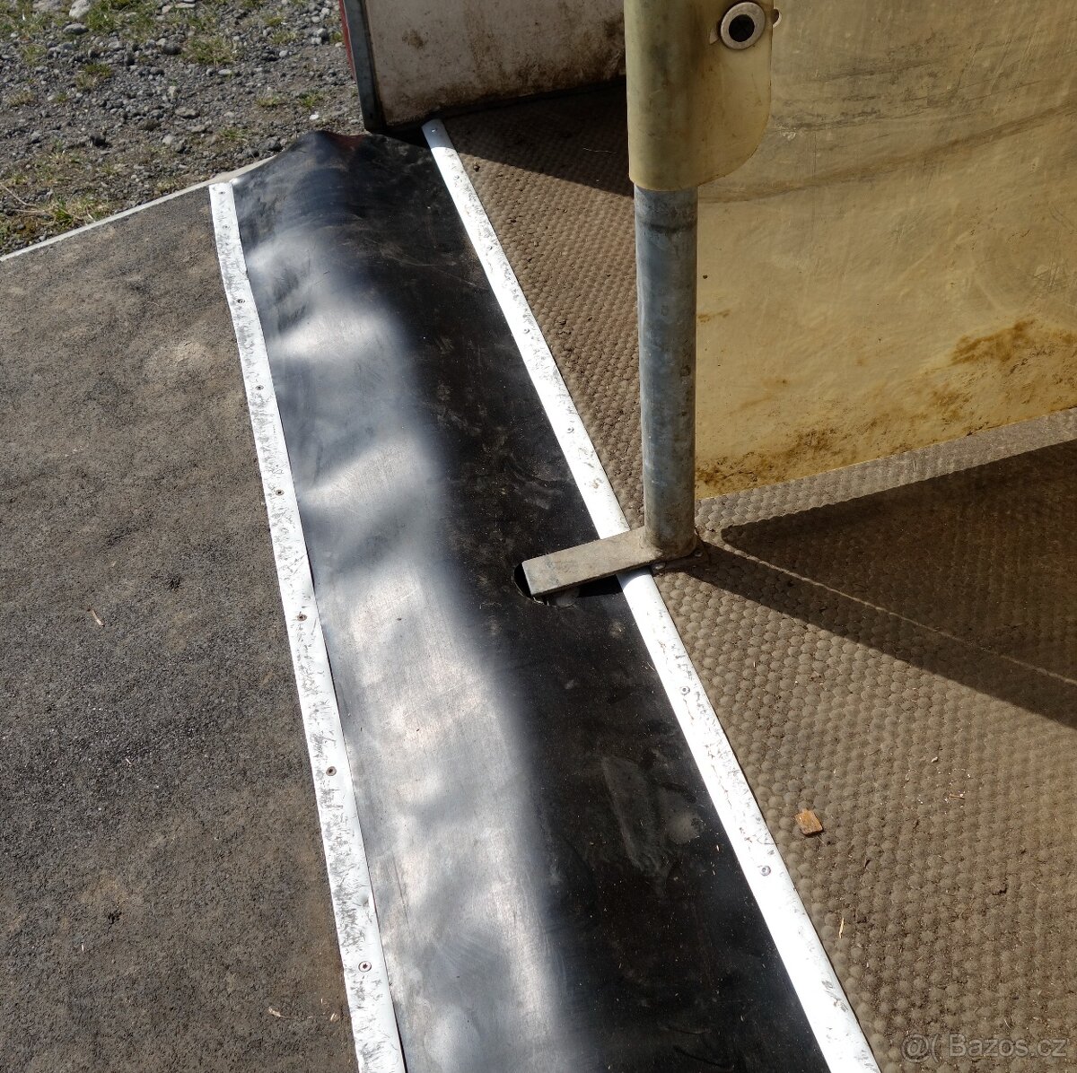 Přívěs pro přepravu koní - 13