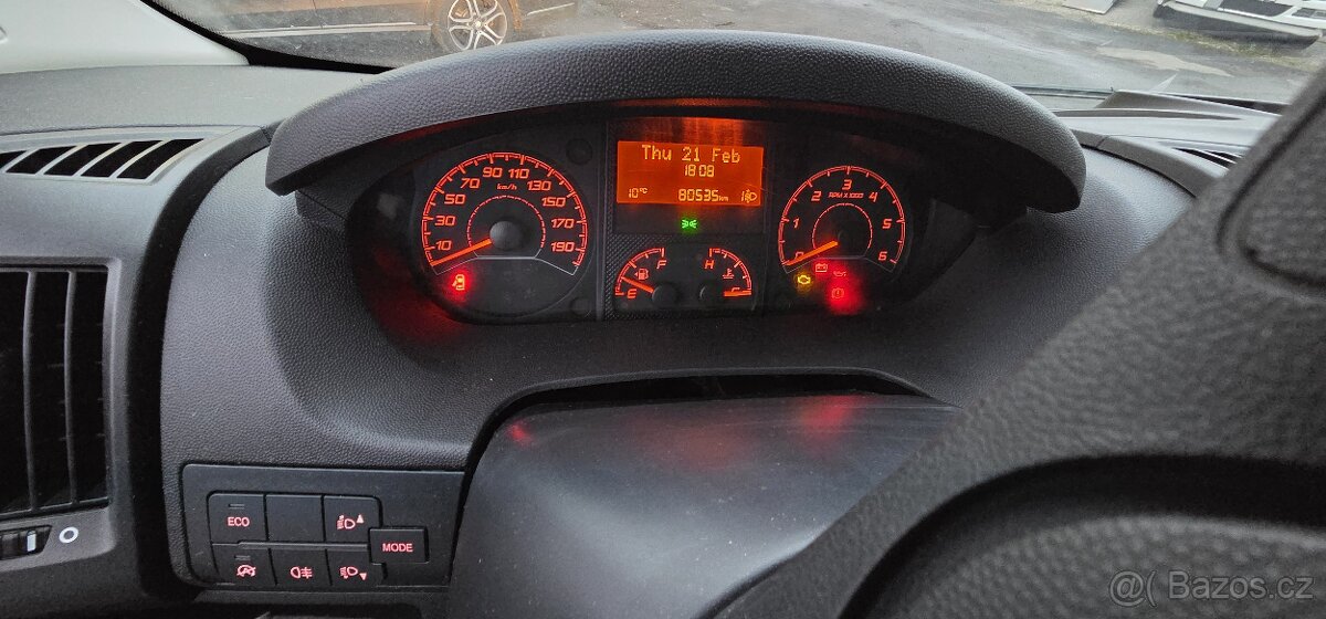 2021 sklápěč 7míst 3.5t Peugeot Boxer 2.2HDi 103kW klima TZ - 13