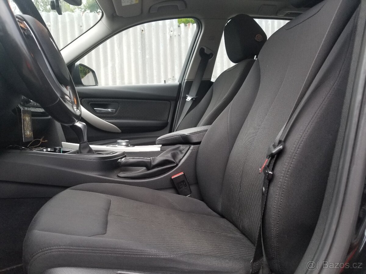 BMW 318d F31 manuál rok 2018 - 13