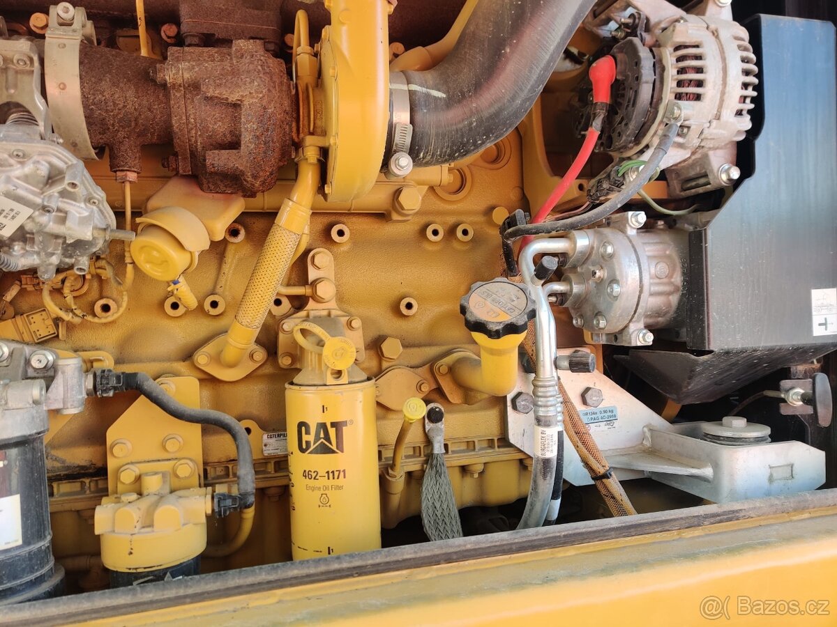 Kolový bagr CAT 318 F - 13
