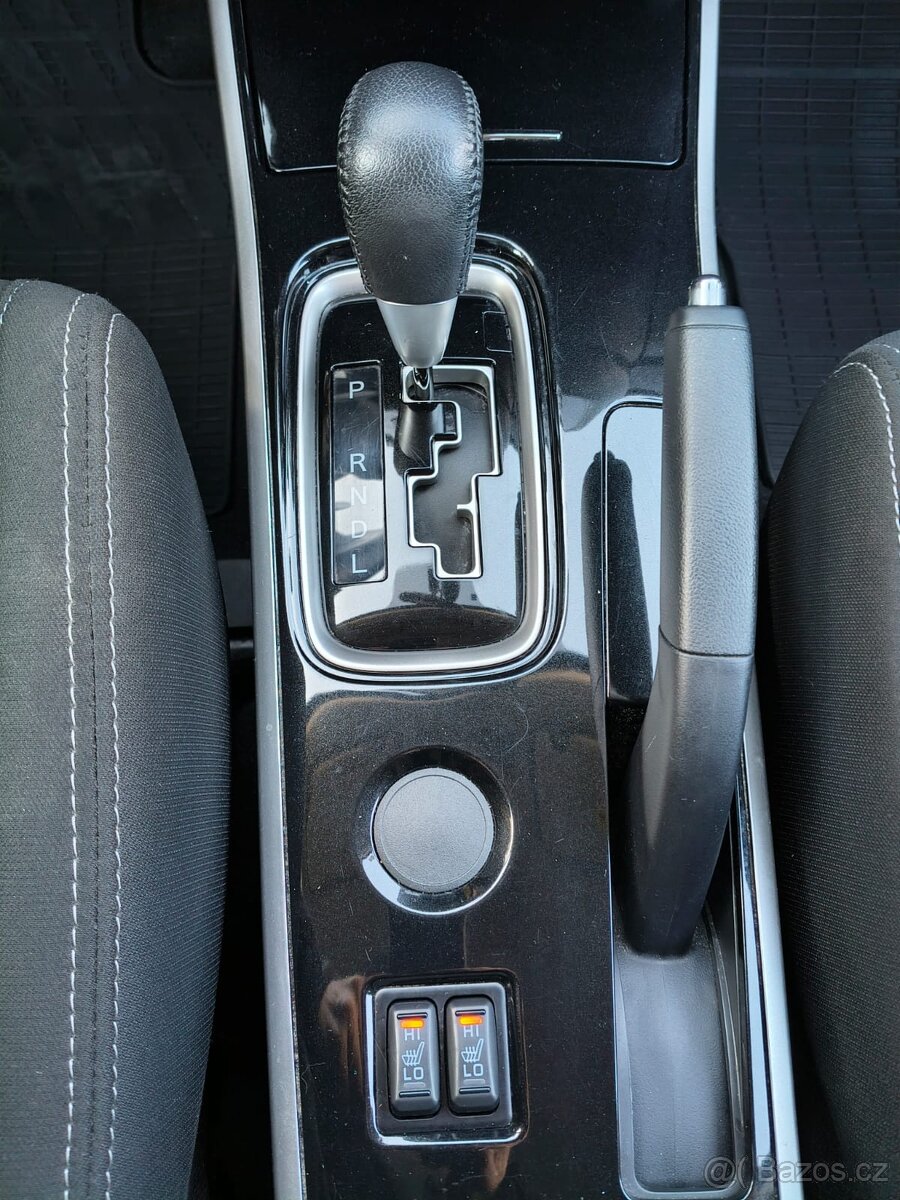 MITSUBISHI OUTLANDER 2,0 MIVEC 2WD CVT - 13