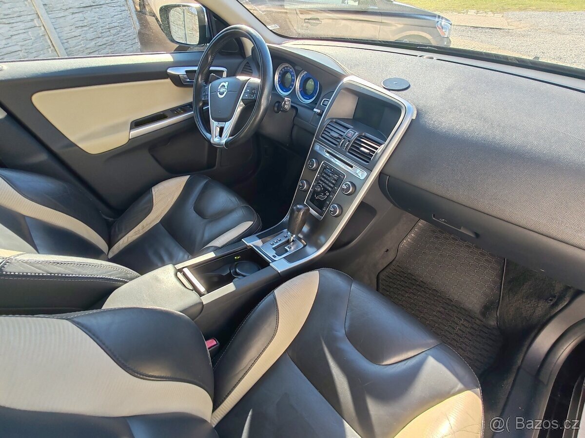 Volvo XC60 2.4D AWD 120kW R-Design 03/2011 151tkm - 13