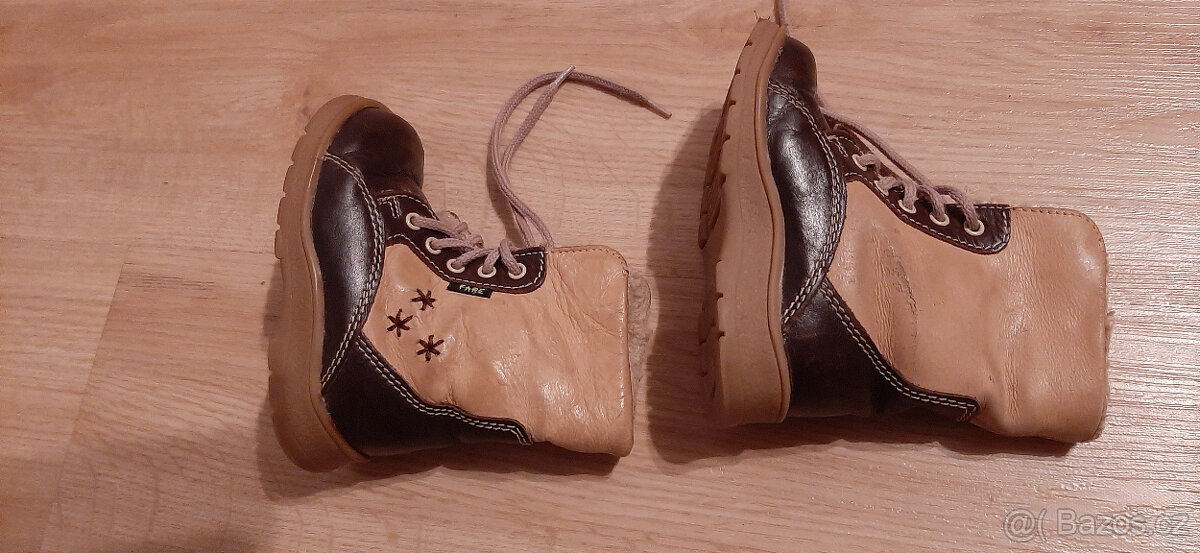 Různé dámské a dětské oblečení, doplňky, korále - 13