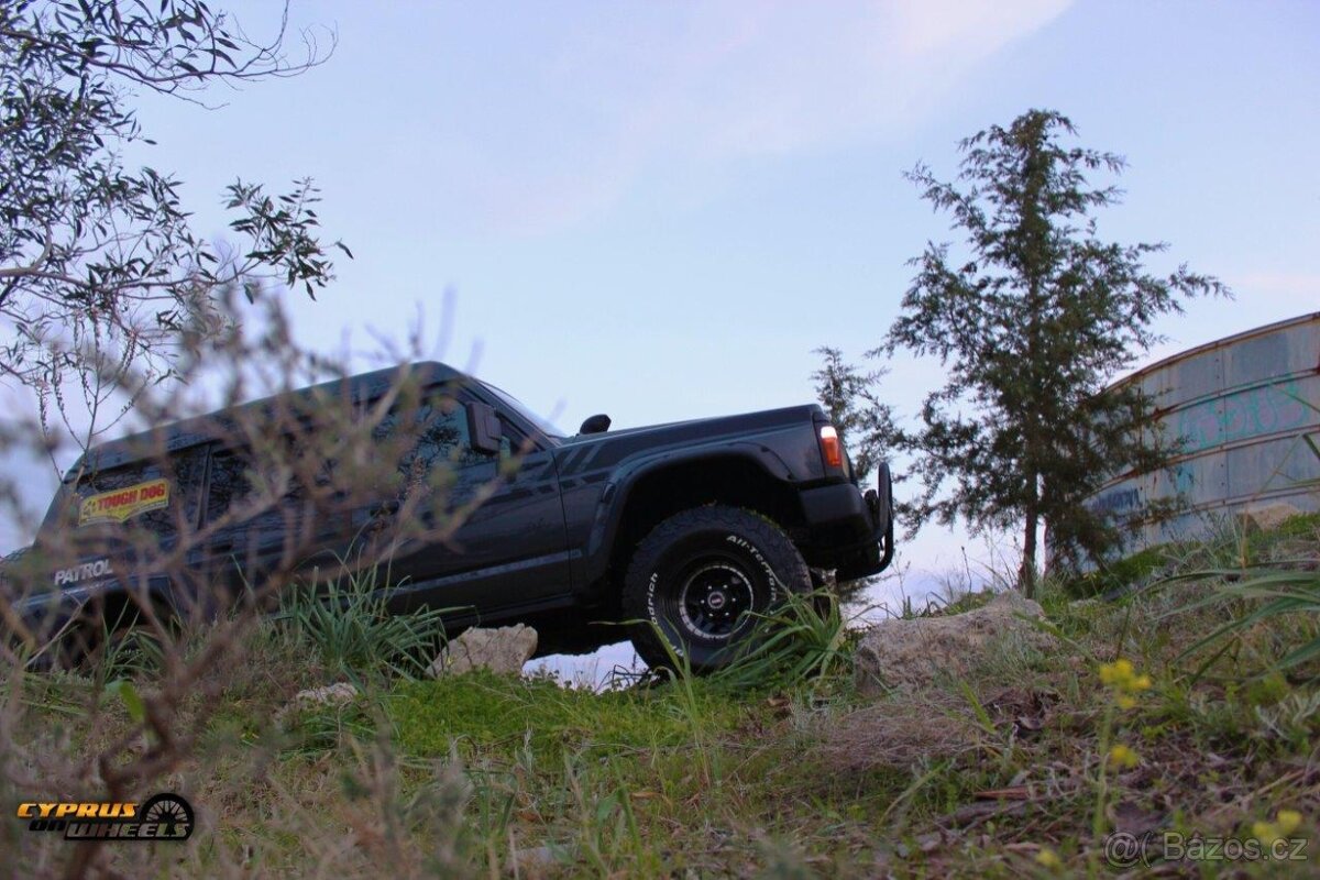 NISSAN PATROL WAGON 1995 VIN 886 - 13