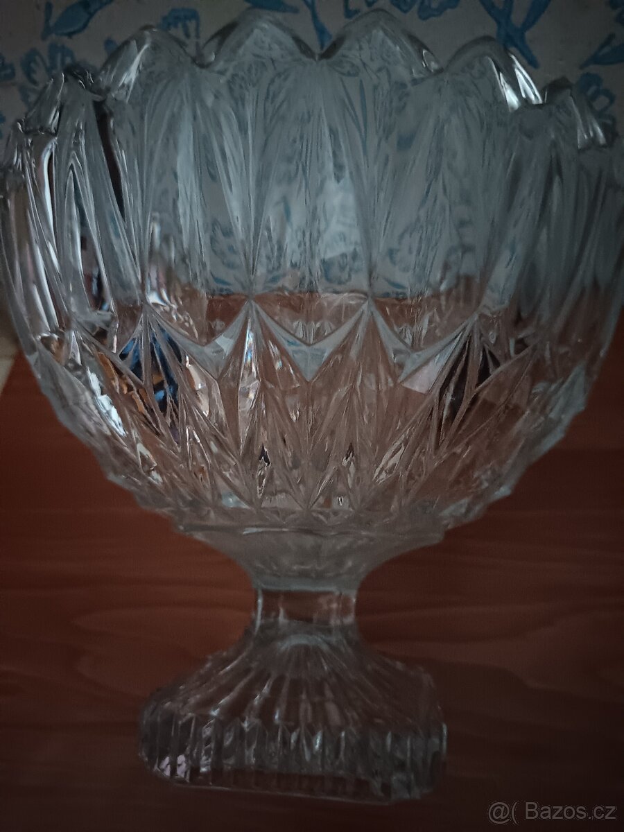 Skleněná broušená mísa na ovoce - 13