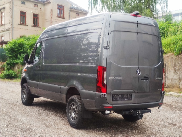 Mercedes Sprinter INEOS Grenadier - kola EvoCorse - 13