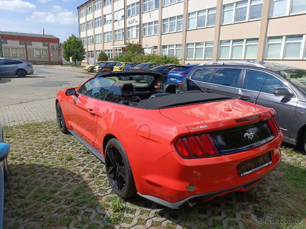 Ford Mustang cabrio - 13