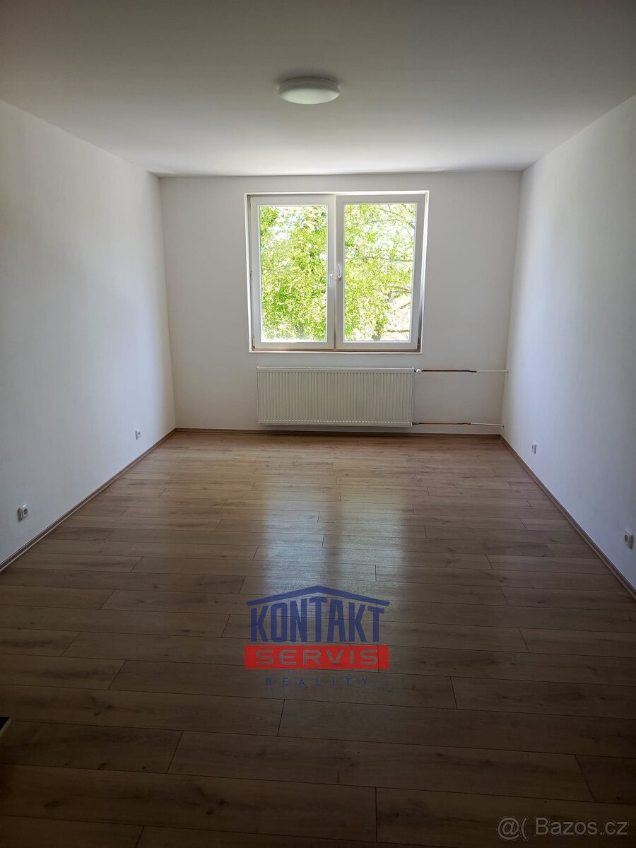 Pronájem zrekonstruovaného bytu 2+1 o velikosti 51 m² v Kapl - 13