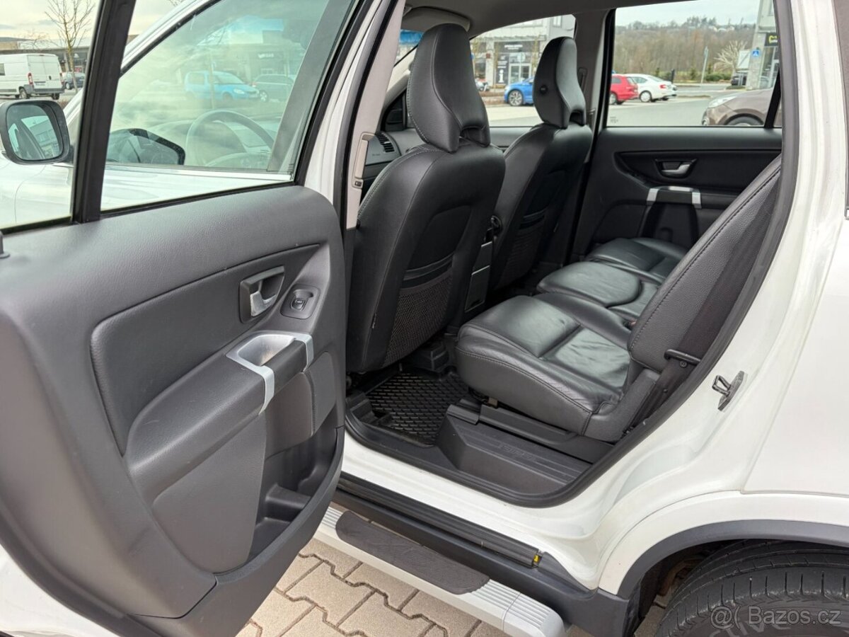 Volvo XC90 D5 AWD ČR 7 MÍST - 13