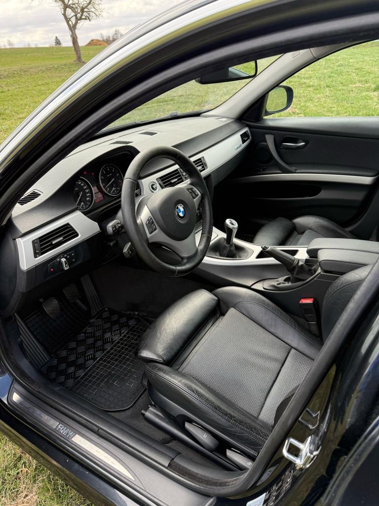 BMW Řada 3, 330i - XENONY - 13